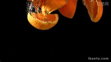 一瓣瓣橙子入水